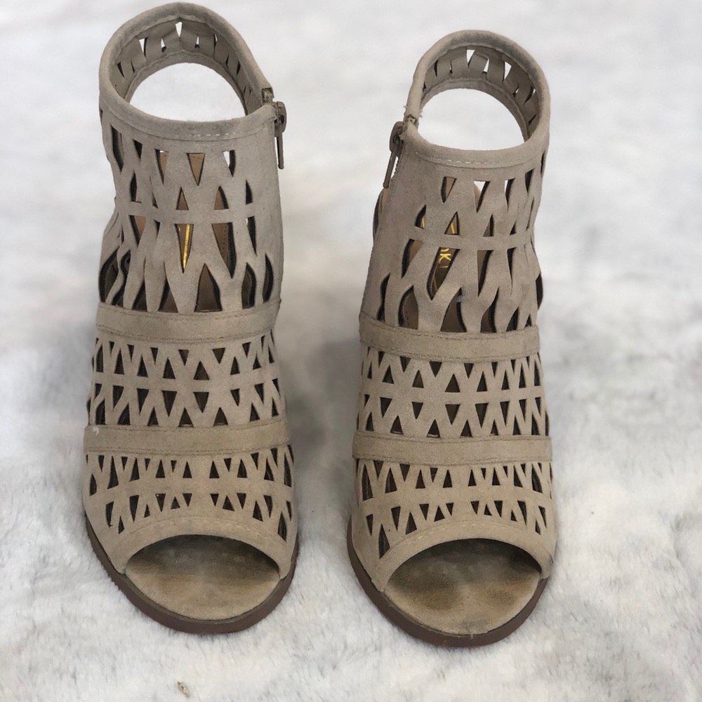 Yoki Laser cut block heel sandals. Size 8.5 - Picture 2 of 5